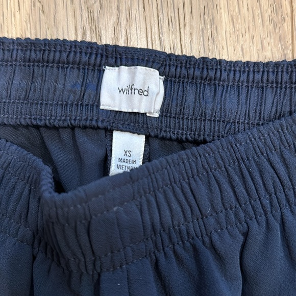 Aritzia Somerset Shorts - Picture 5 of 10